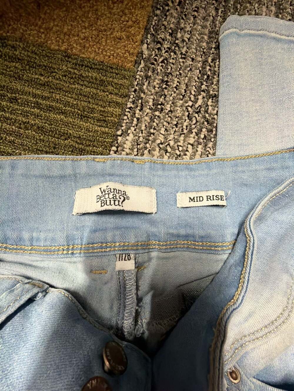 Wanna Betta Butt? Mid Rise Distressed Skinny Jeans Size 7/28 - Picture 2 of 3